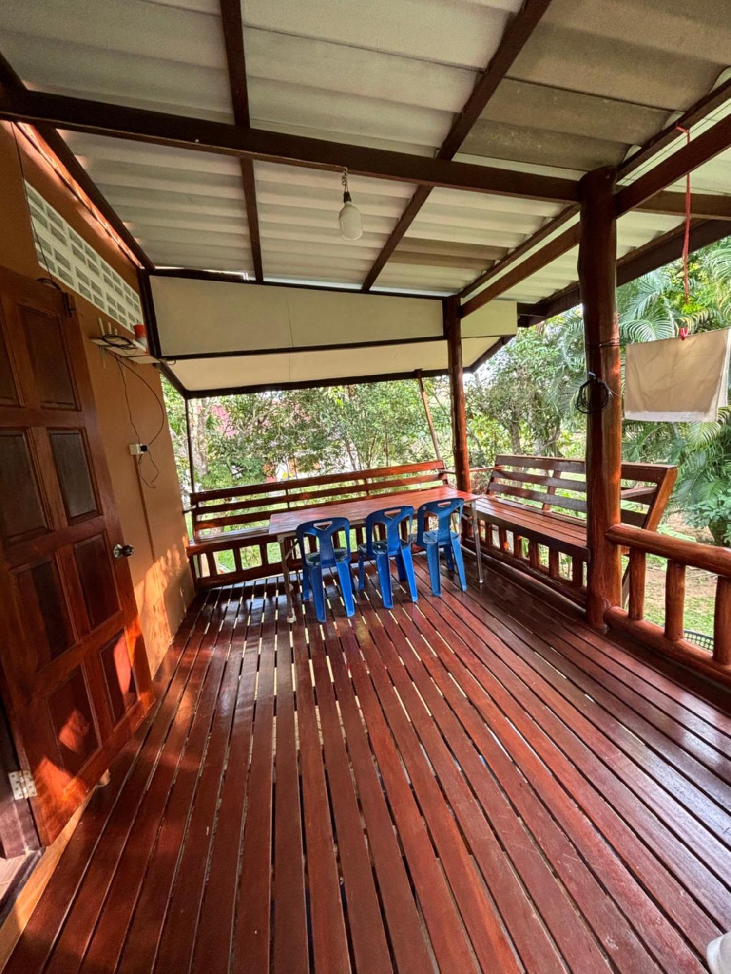 Baan Ja Da * Ban Nai Khlong